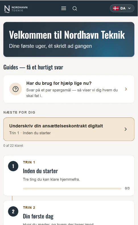 Onboarding Studio på en telefon: en velkomstskærm med guides, det næste man skal (underskriv ansættelseskontrakten) og forløbet delt i trin, 0 af 22 klaret.